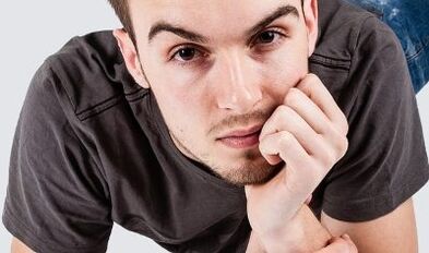 Un homme veut agrandir son pénis naturellement.